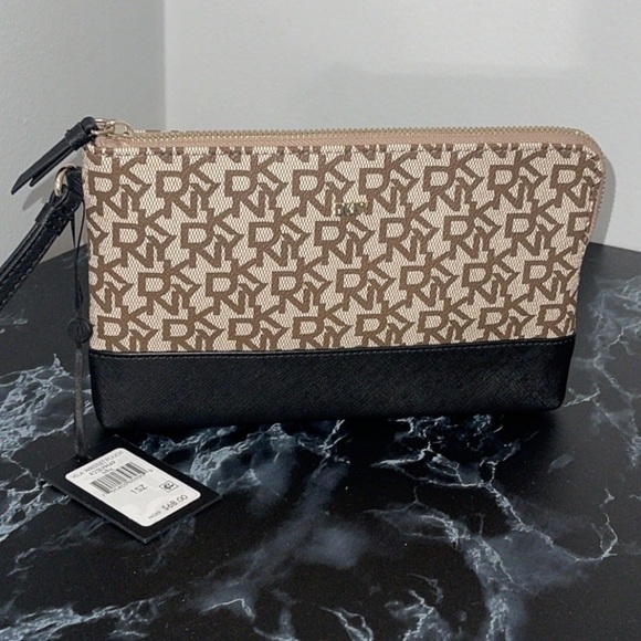 DKNY Vela Wristlet Pouch Brown Black Zip Top NEW AUTHENTIC -Store Display - Picture 4 of 9